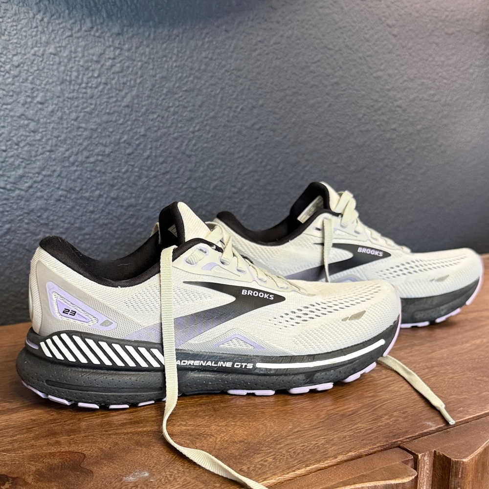 Brooks Adrenaline GTS Running Shoes size 8